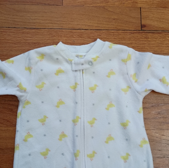 3/$10 🌟 Carter's White Baby Sleep Sack Blanket Yellow Duckies Ducks 0-9 Months - Picture 2 of 8